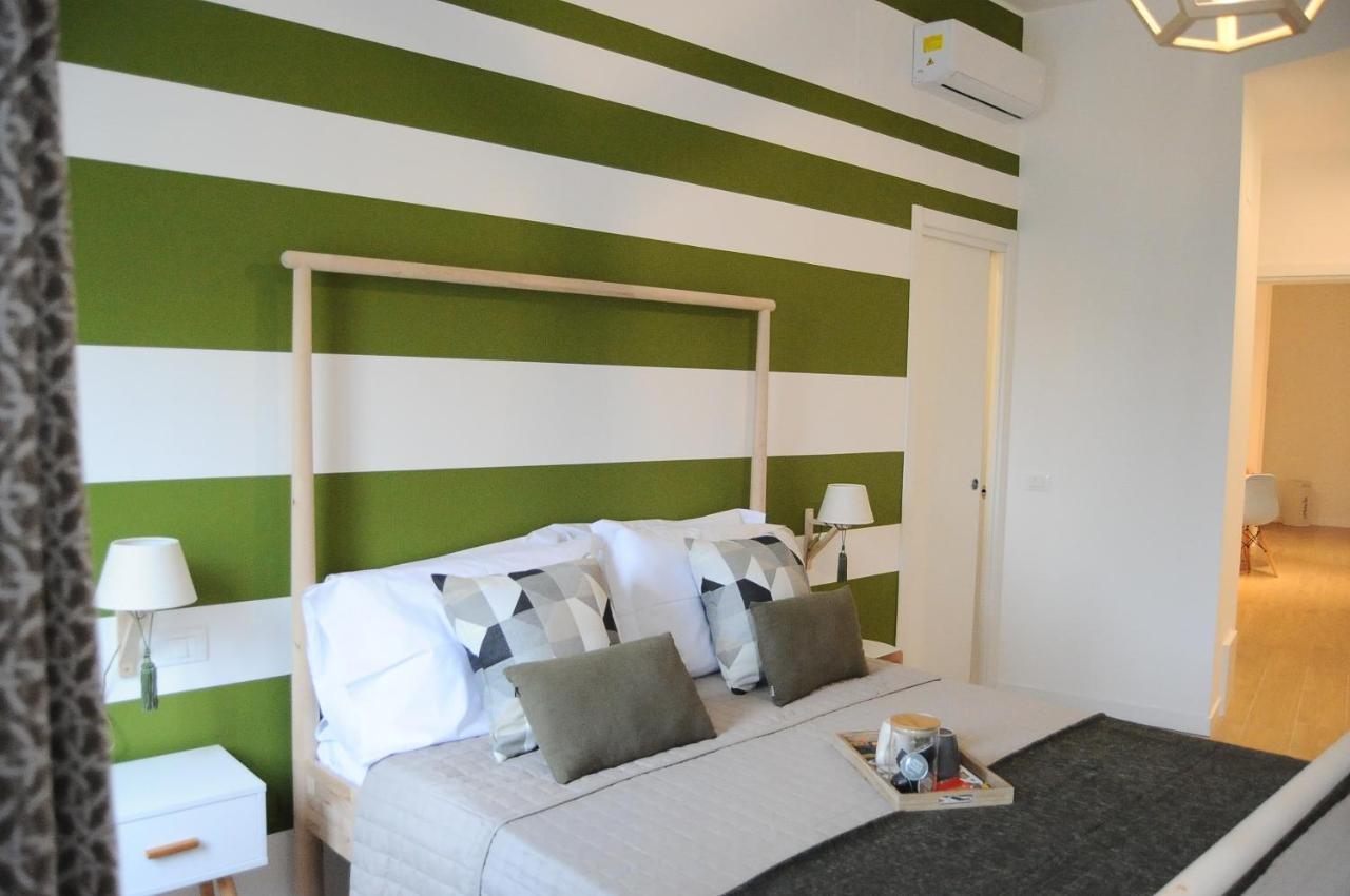 The Corner 180 Suite Cosenza Bagian luar foto