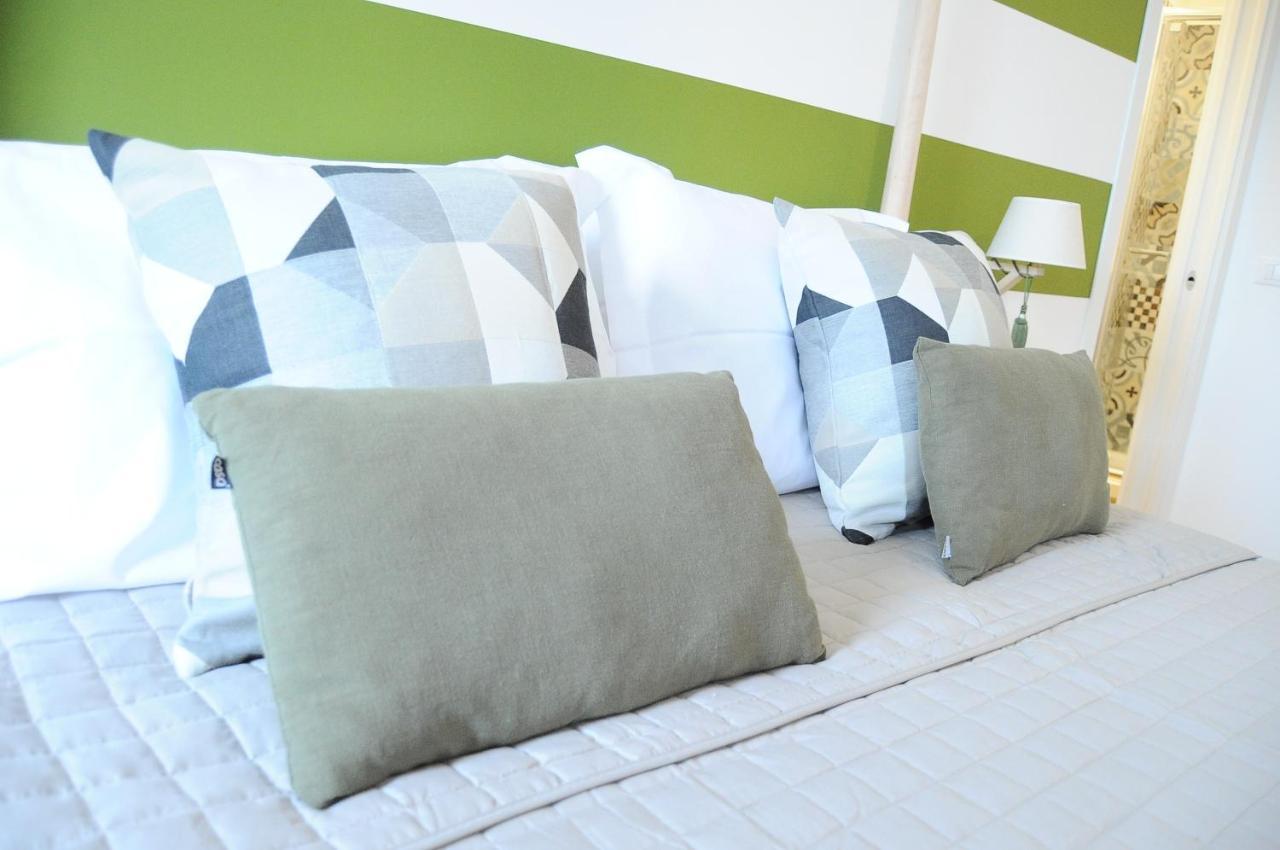 The Corner 180 Suite Cosenza Bagian luar foto